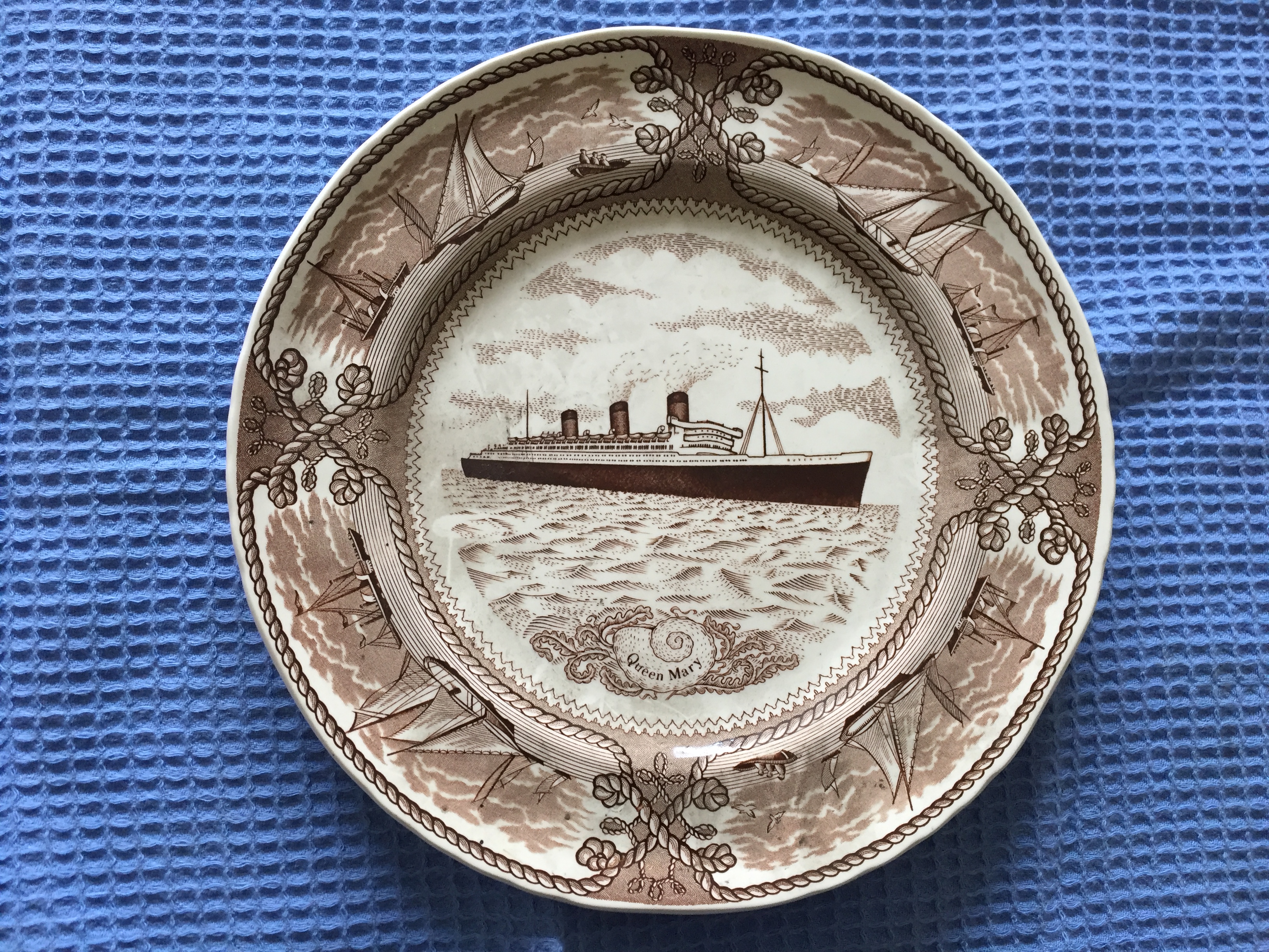 VERY RARE TO FIND SOUVENIR PLATE OF THE RMS QUEEN MARY